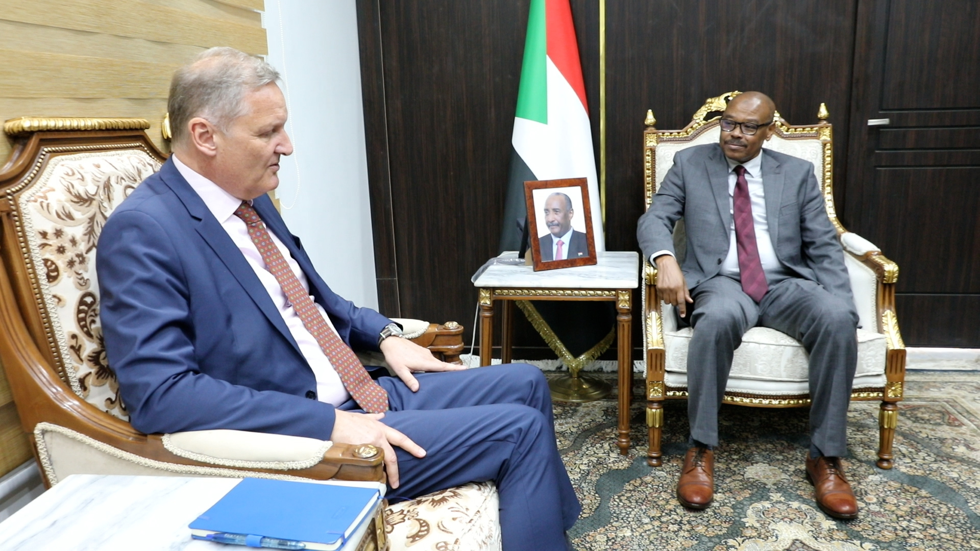 مستشار مجلس السيادة يؤكد التزام السودان بتسهيل وصول المساعدات الإنسانية وتعزيز التعاون الدولي